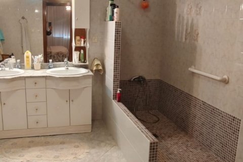 Villa for sale in Ecija, Seville, Spain 8 bedrooms, 224 sq.m. No. 152840 - photo 11