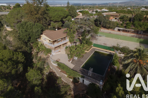 Huoneisto Almassora, Castellon, Espanja 5 makuuhuonetta, 457 m2 No. 152841