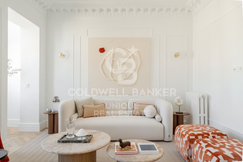 Продажа квартиры в Мадрид, Испания 4 спальни, 208м2 №156750 - фото 2