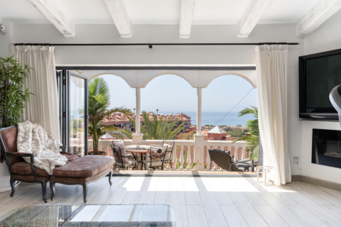 House for sale Fuengirola, Malaga, Spain 2 bedrooms, 140 sq.m. No. 133123 - photo 1