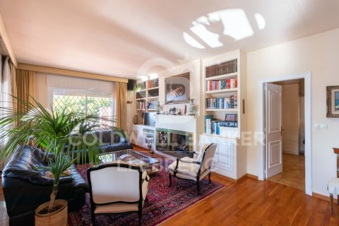 House for sale in Barcelona, Spain 6 bedrooms, 802 sq.m. No. 159584 - photo 10