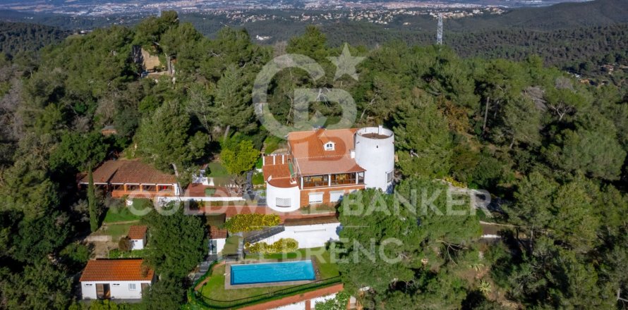 House in Barcelona, Spain 6 bedrooms, 802 sq.m. No. 159584