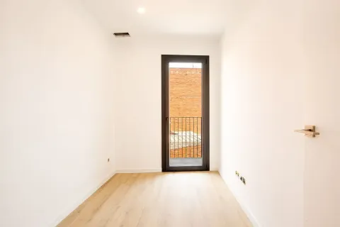 Huoneisto myytävänä Badalona, Barcelona, Espanja, 3 makuuhuonetta, No. 141188 - kuva 13