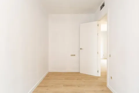 Huoneisto myytävänä Badalona, Barcelona, Espanja, 3 makuuhuonetta, No. 141188 - kuva 11