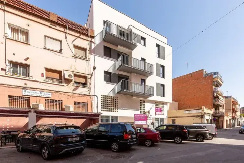 Huoneisto myytävänä Badalona, Barcelona, Espanja, 3 makuuhuonetta, No. 141188 - kuva 1