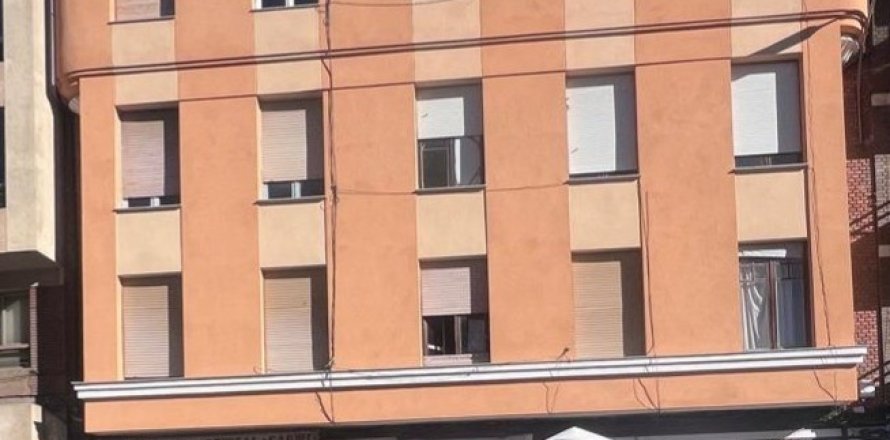 Liikekiinteistö Leon, Espanja 640 m2 No. 153701