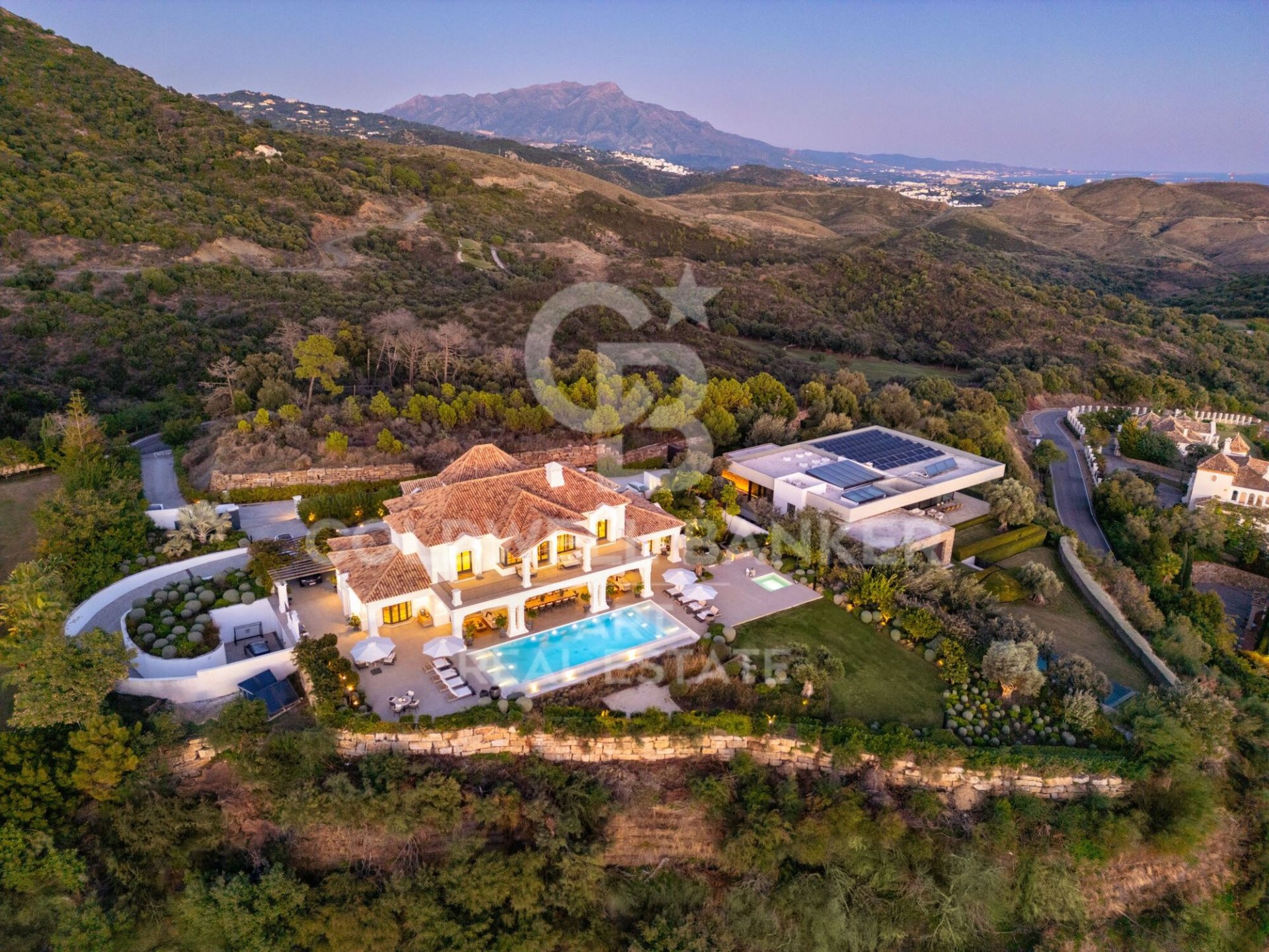 Villa a Benahavis, Malaga, Spagna 7 camere da letto, 937 mq. N° 178978