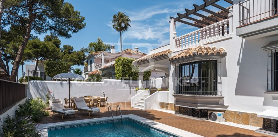 Villa à Marbella, Malaga, Espagne 6 chambres, 315 m2 No. 178982