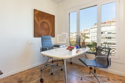 Huoneisto myytävänä Barcelona, Espanja, 3 makuuhuonetta, 125 m2 No. 192693 - kuva 5