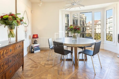Huoneisto myytävänä Barcelona, Espanja, 3 makuuhuonetta, 125 m2 No. 192693 - kuva 2