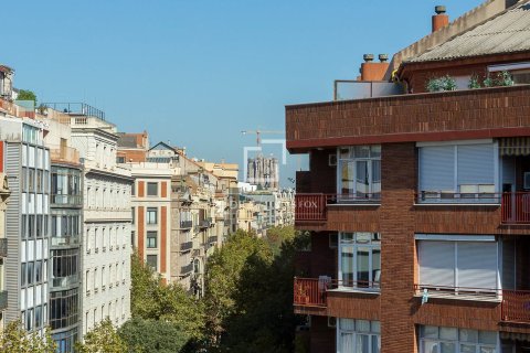 Huoneisto myytävänä Barcelona, Espanja, 3 makuuhuonetta, 125 m2 No. 192693 - kuva 30