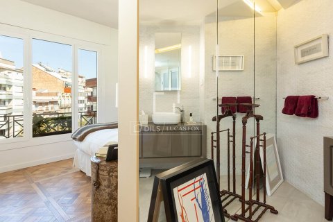 Huoneisto myytävänä Barcelona, Espanja, 3 makuuhuonetta, 125 m2 No. 192693 - kuva 19