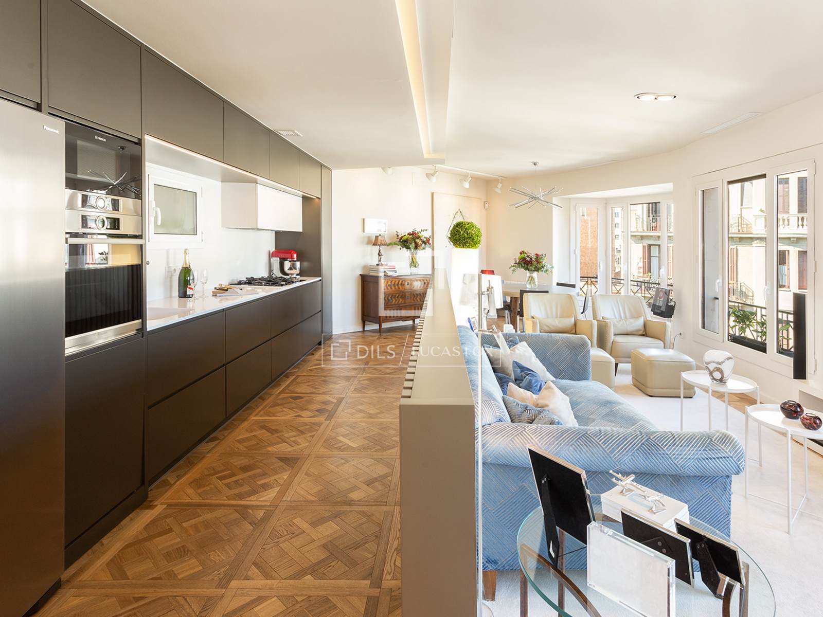 Huoneisto Barcelona, Espanja 3 makuuhuonetta, 125 m2 No. 192693