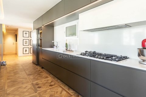 Huoneisto myytävänä Barcelona, Espanja, 3 makuuhuonetta, 125 m2 No. 192693 - kuva 11