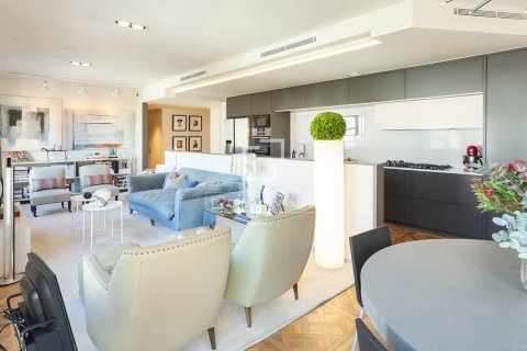Huoneisto myytävänä Barcelona, Espanja, 3 makuuhuonetta, 125 m2 No. 192693 - kuva 9