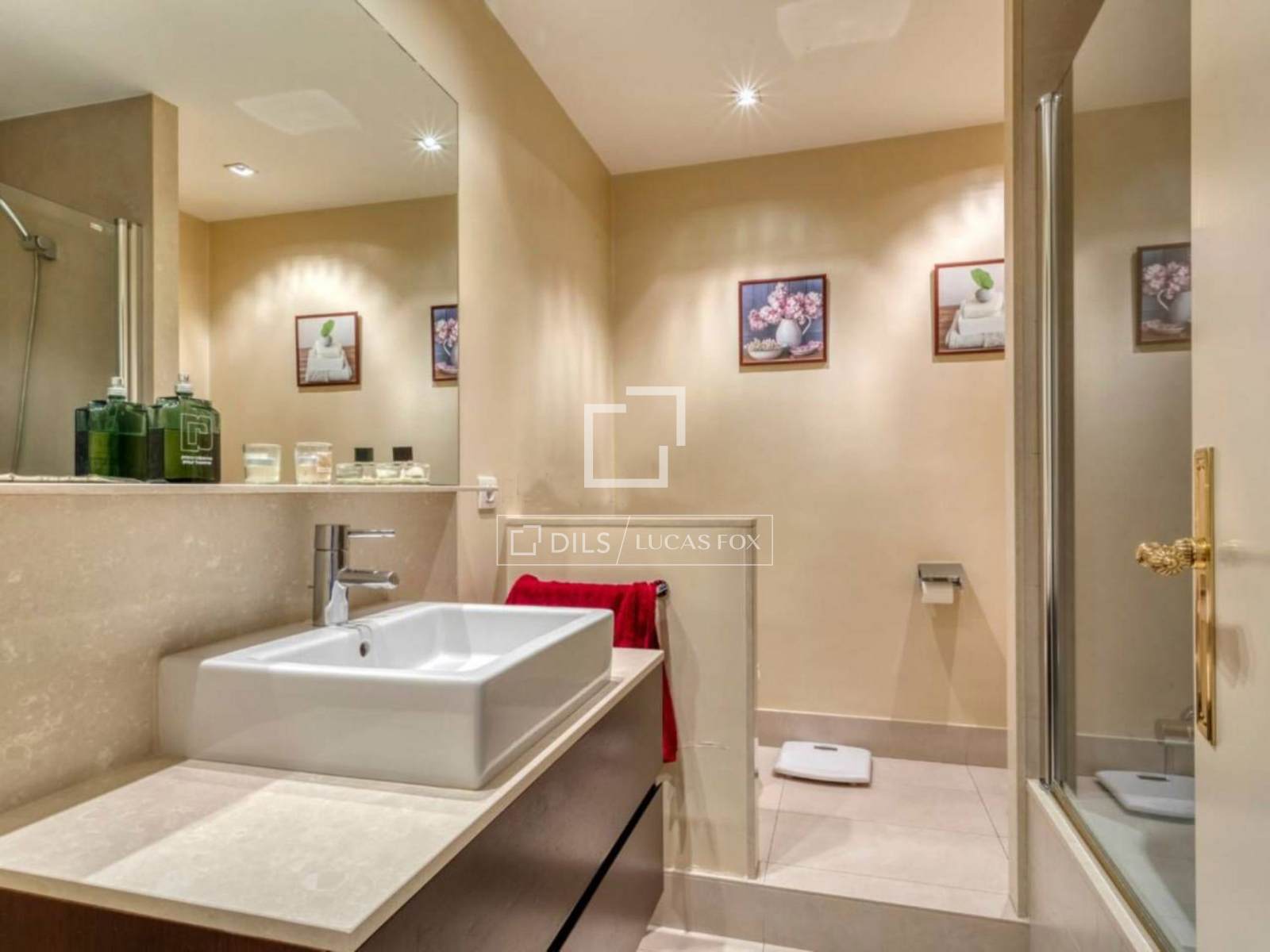 Apartment in Barcelona, Spain 5 bedrooms, 207 sq.m. No. 192690
