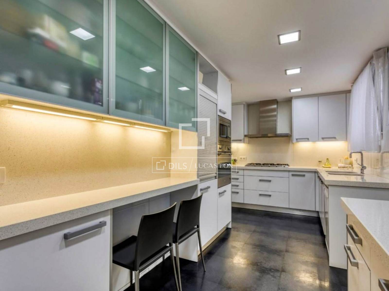 Apartment in Barcelona, Spain 5 bedrooms, 207 sq.m. No. 192690