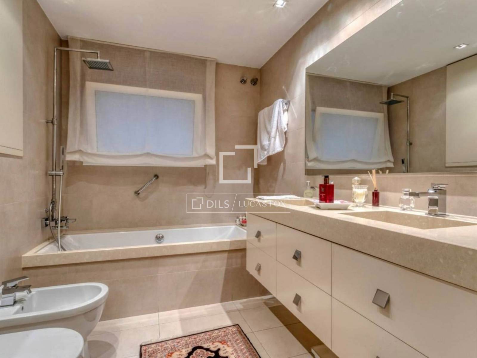 Apartment in Barcelona, Spain 5 bedrooms, 207 sq.m. No. 192690
