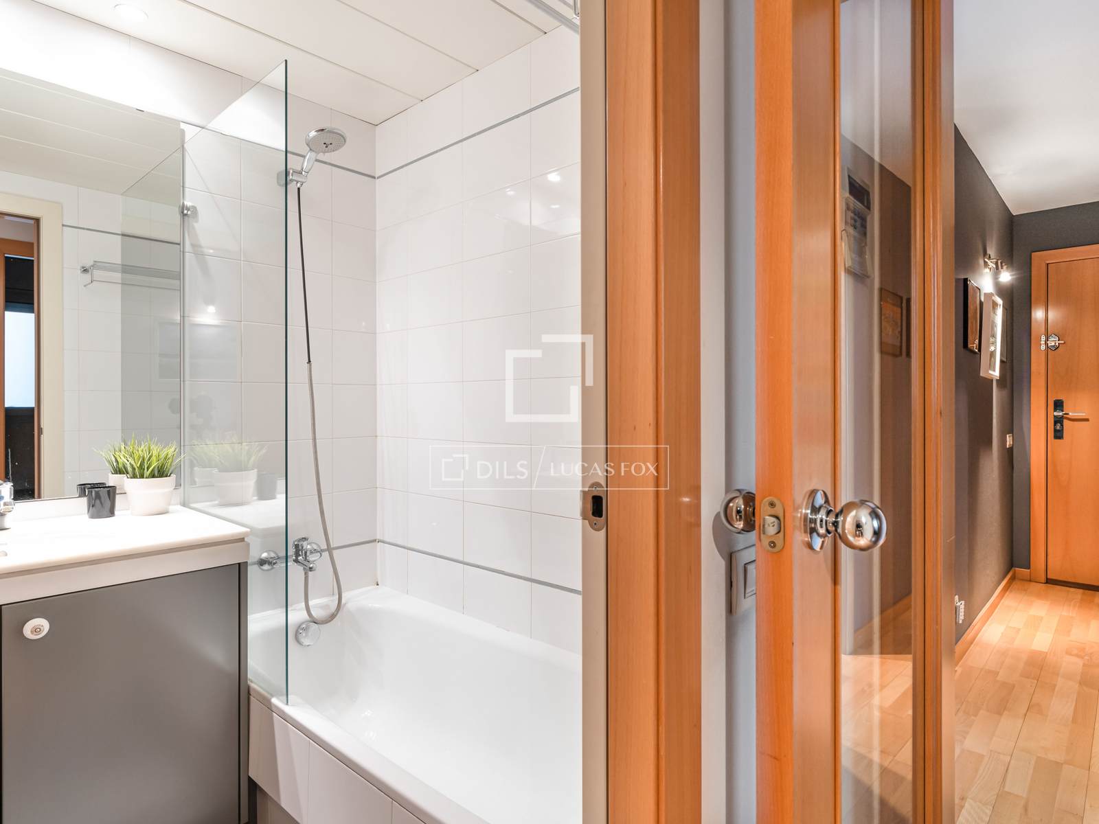 Apartment in Barcelona, Spain 4 bedrooms, 96 sq.m. No. 192689