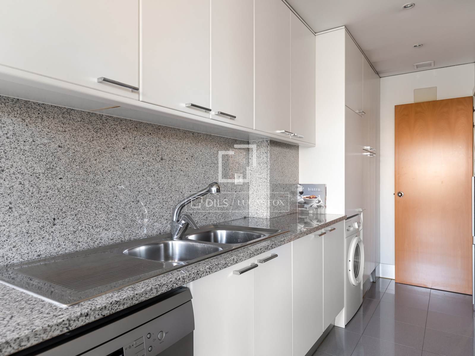 Apartment in Barcelona, Spain 4 bedrooms, 96 sq.m. No. 192689