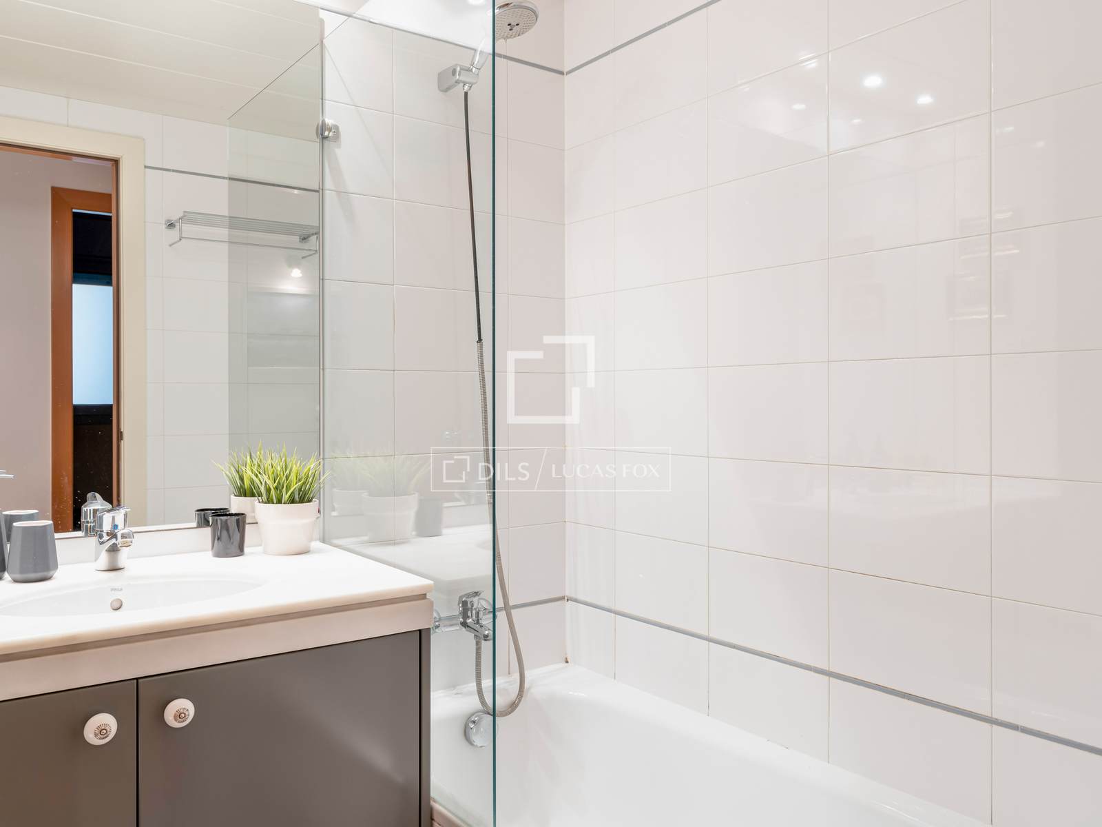 Apartment in Barcelona, Spain 4 bedrooms, 96 sq.m. No. 192689