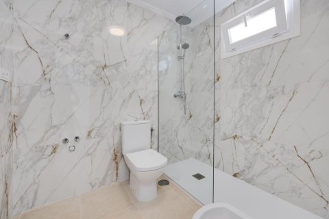 Huvila myytävänä Urbanizacion La Marina-El Oasis, Alicante, Espanja, 3 makuuhuonetta, 109 m2 No. 137597 - kuva 15
