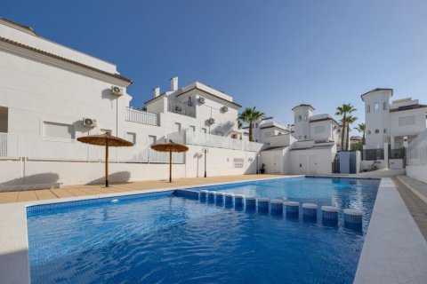 Huvila myytävänä Urbanizacion La Marina-El Oasis, Alicante, Espanja, 3 makuuhuonetta, 109 m2 No. 137597 - kuva 2