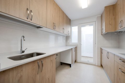 Huvila myytävänä Urbanizacion La Marina-El Oasis, Alicante, Espanja, 3 makuuhuonetta, 109 m2 No. 137597 - kuva 10