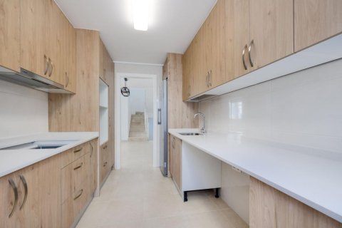 Huvila myytävänä Urbanizacion La Marina-El Oasis, Alicante, Espanja, 3 makuuhuonetta, 109 m2 No. 137597 - kuva 9