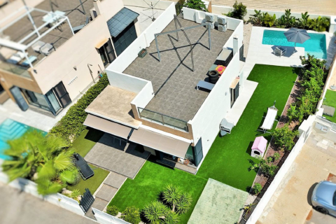 Villa en venta en La Zenia, Alicante, España 3 dormitorios, 72 m2 No. 146140 - foto 1