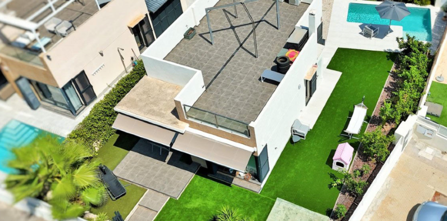 Villa en La Zenia, Alicante, España 3 dormitorios, 72 m2 No. 146140