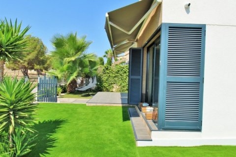 Villa en venta en La Zenia, Alicante, España 3 dormitorios, 72 m2 No. 146140 - foto 30