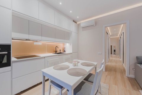 Lägenhet till salu i Barcelona, Spanien 3 sovrum, 60 kvm. Nr. 160718 - foto 8