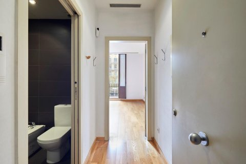 Продажа квартиры в Барселона, Испания 2 спальни, 80м2 №160719 - фото 9