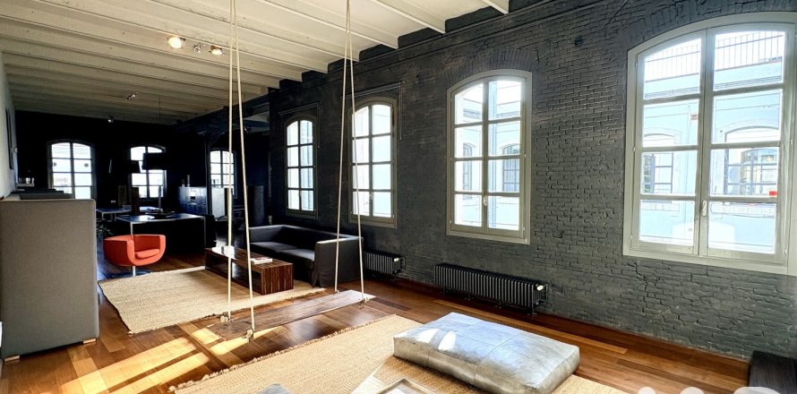 Kattohuoneisto Barcelona, Espanja 2 makuuhuonetta, 293 m2 No. 172098