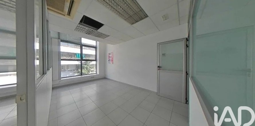 Liikekiinteistö Manresa, Barcelona, Espanja 101 m2 No. 172096