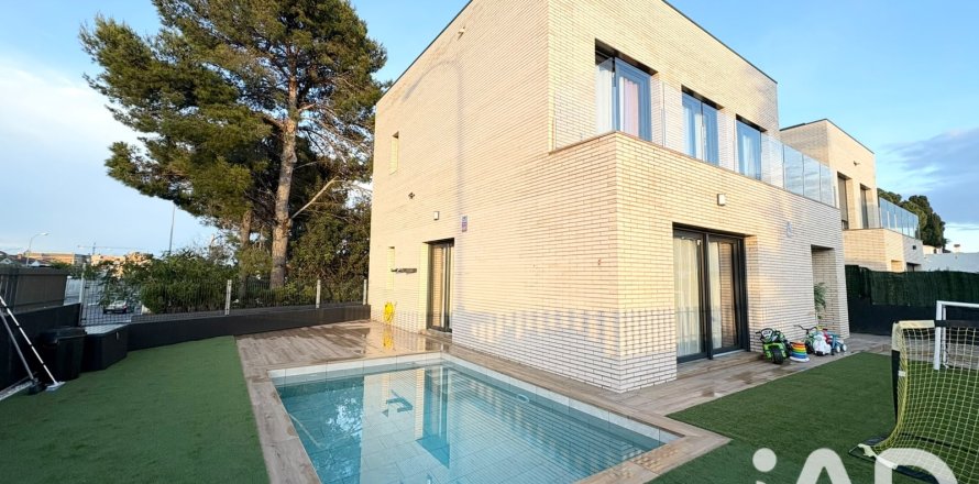 House in Cambrils, Tarragona, Spanien 4 Schlafzimmer, 332 m2 Nr. 192121