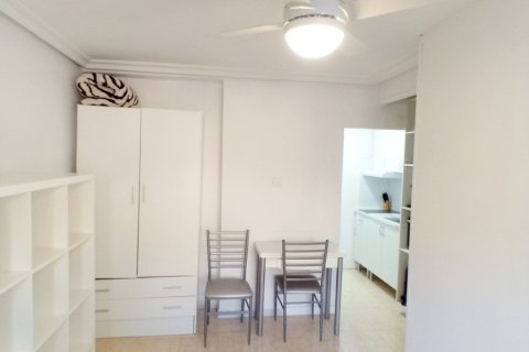 Wohnung zum Verkauf in Alicante, Spanien 3 Schlafzimmer, 70 m2 Nr. 192118 - Foto 2