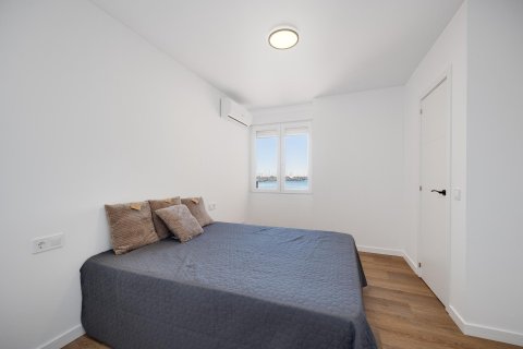 Apartment for sale in Torrevieja, Alicante, Spain 2 bedrooms, 77 sq.m. No. 193744 - photo 19