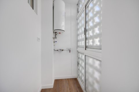 Apartment for sale in Torrevieja, Alicante, Spain 2 bedrooms, 77 sq.m. No. 193744 - photo 17