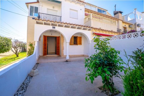 Bungalow for sale in Torrevieja, Alicante, Spain 1 bedroom, 36 sq.m. No. 193746 - photo 3