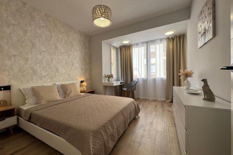 Apartamento en venta en Torrevieja, Alicante, España 3 dormitorios, 100 m2 No. 189845 - foto 4