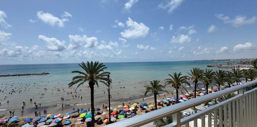 Apartamento en Torrevieja, Alicante, España 3 dormitorios, 133 m2 No. 189844