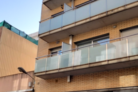 Autotallit myytävänä Badalona, Barcelona, Espanja , 25 m2 No. 186546 - kuva 2