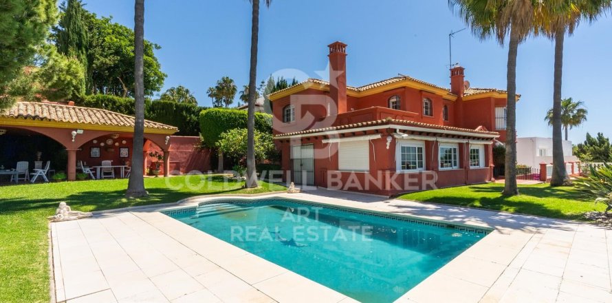 Villa a Estepona, Malaga, Spagna 6 camere da letto, 540 mq. N° 157782