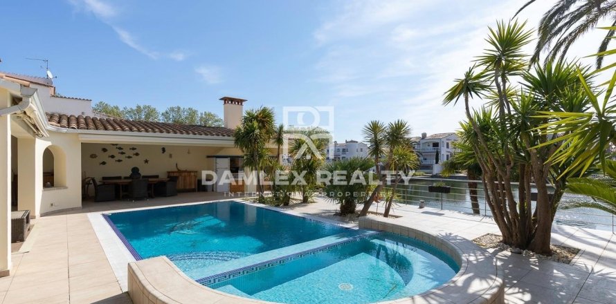 Villa a Empuriabrava, Girona, Spagna 4 camere da letto, 282 mq. N° 176740