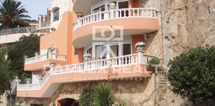 Villa a Lloret de Mar, Girona, Spagna 5 camere da letto, 420 mq. N° 176734