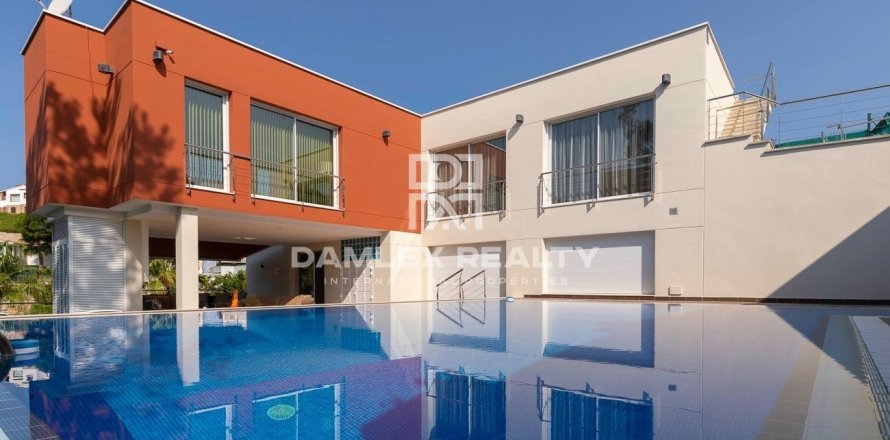 Talo Lloret de Mar, Girona, Espanja 4 makuuhuonetta, 487 m2 No. 176739