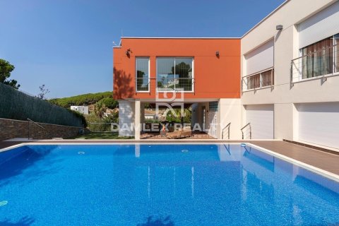 Talo myytävänä Lloret de Mar, Girona, Espanja, 4 makuuhuonetta, 487 m2 No. 176739 - kuva 30