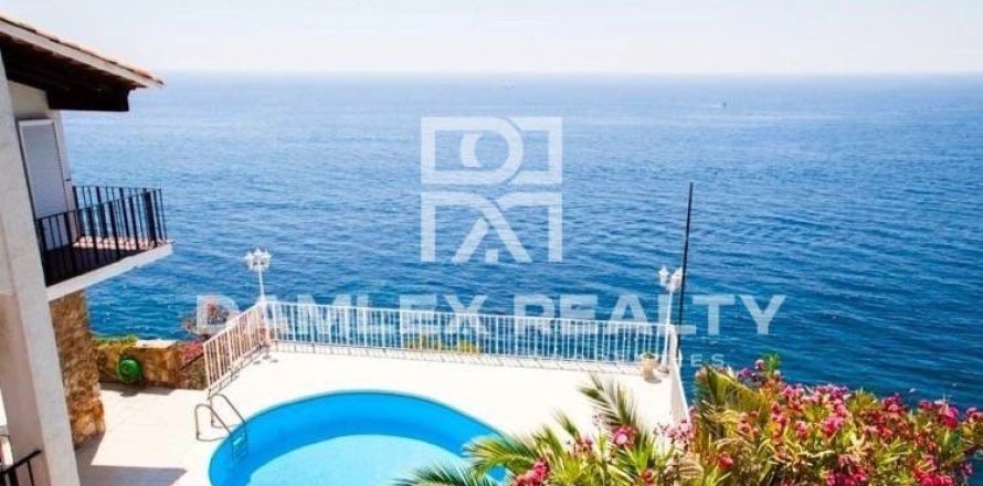 Villa a Lloret de Mar, Girona, Spagna 5 camere da letto, 380 mq. N° 176735